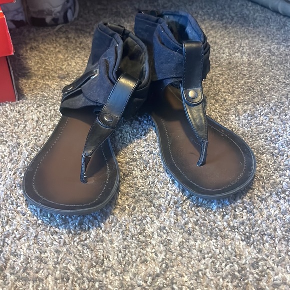 Brand New Sandals - Picture 3 of 4